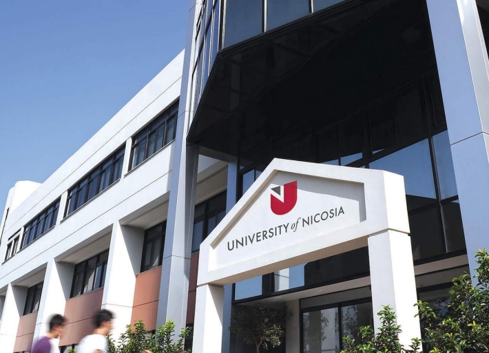 تصویری از ورودی دانشگاه نیکوزیا